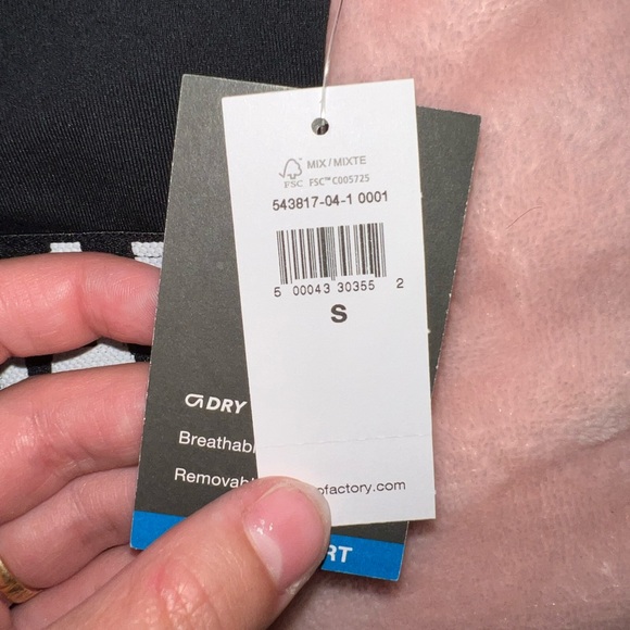 GAP Sports Bra - Picture 2 of 3